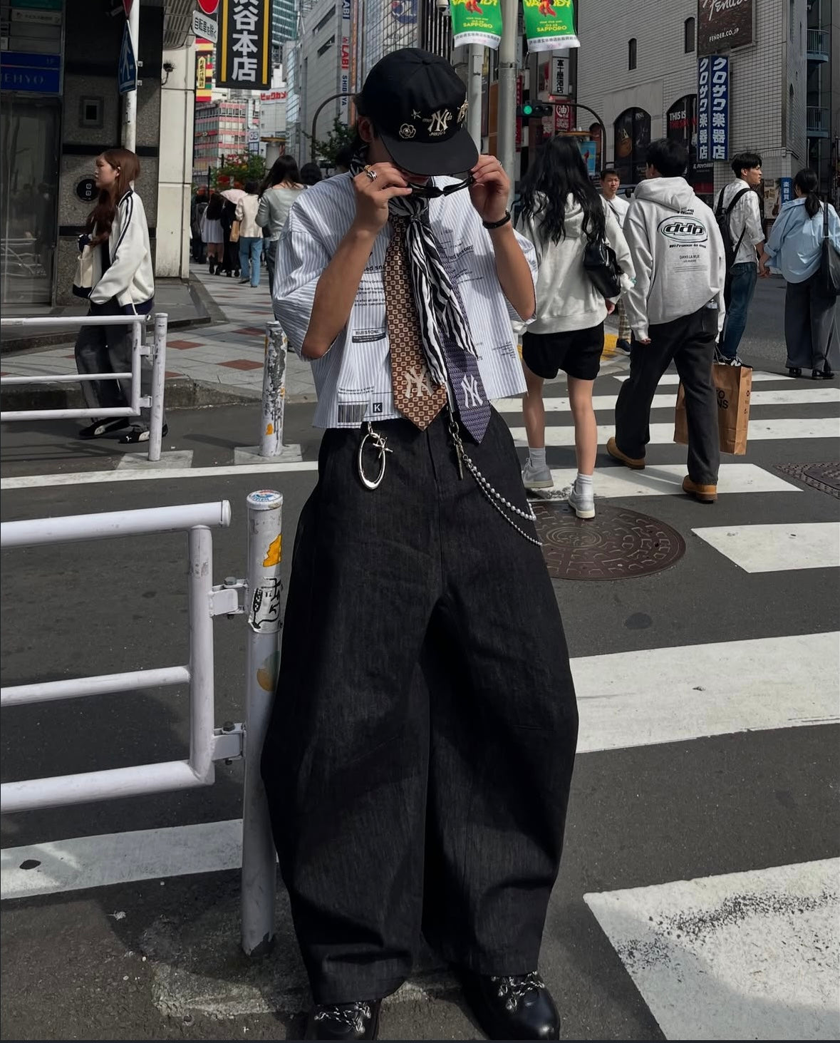 BLACK BAGGY DENIM