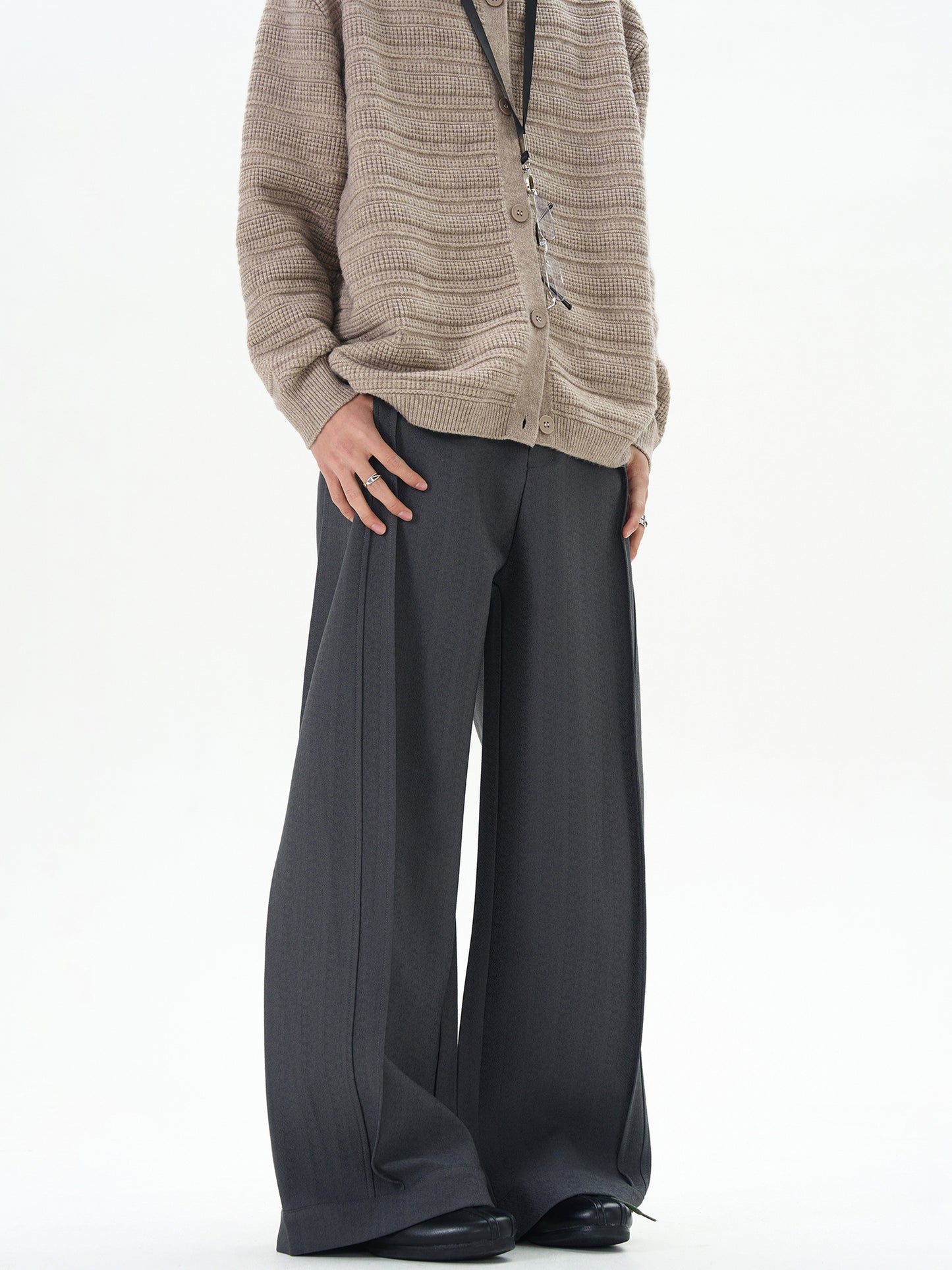 WIDE LEGGED TROUSERS