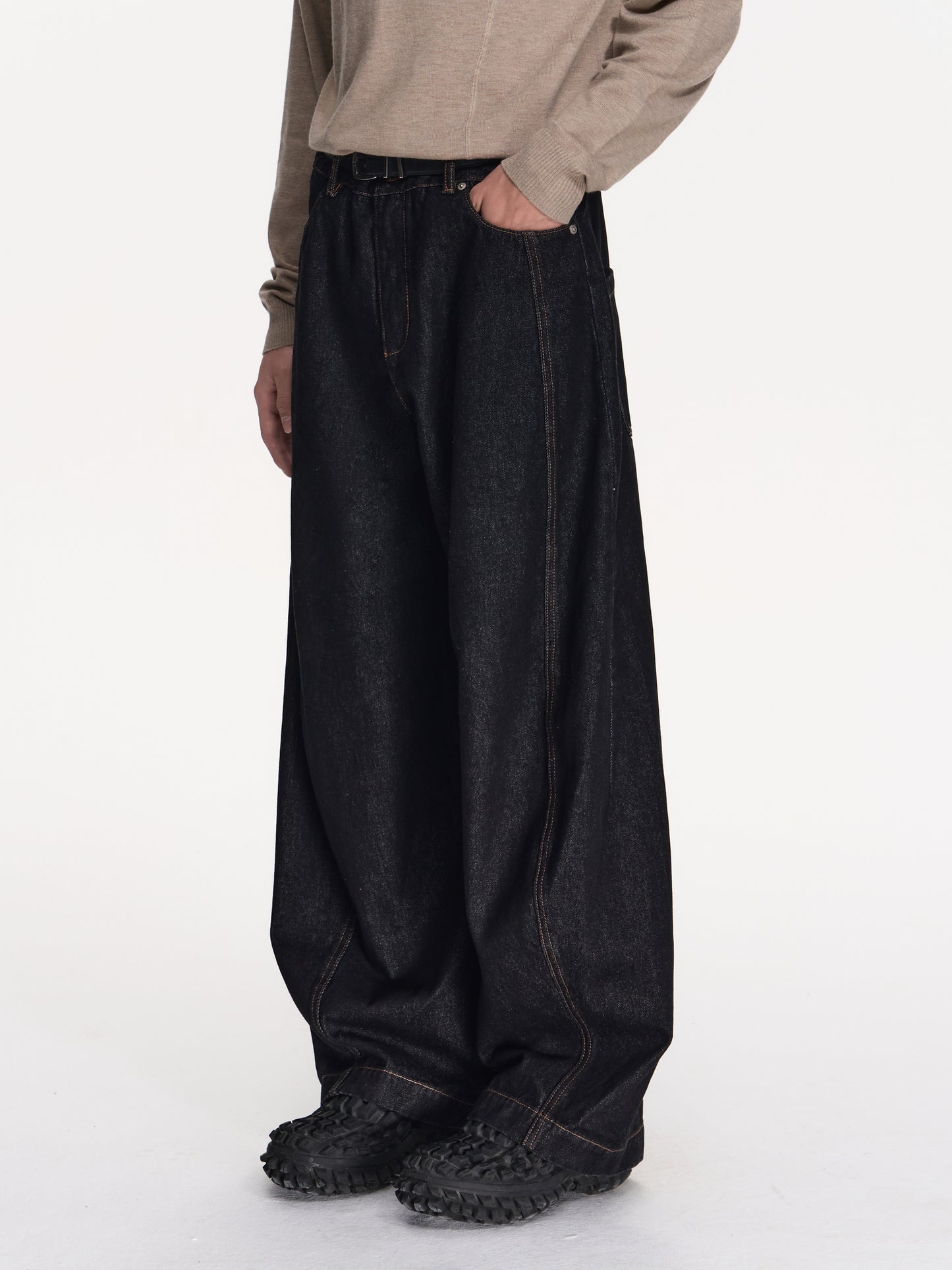 CLASSIC BLACK DENIM