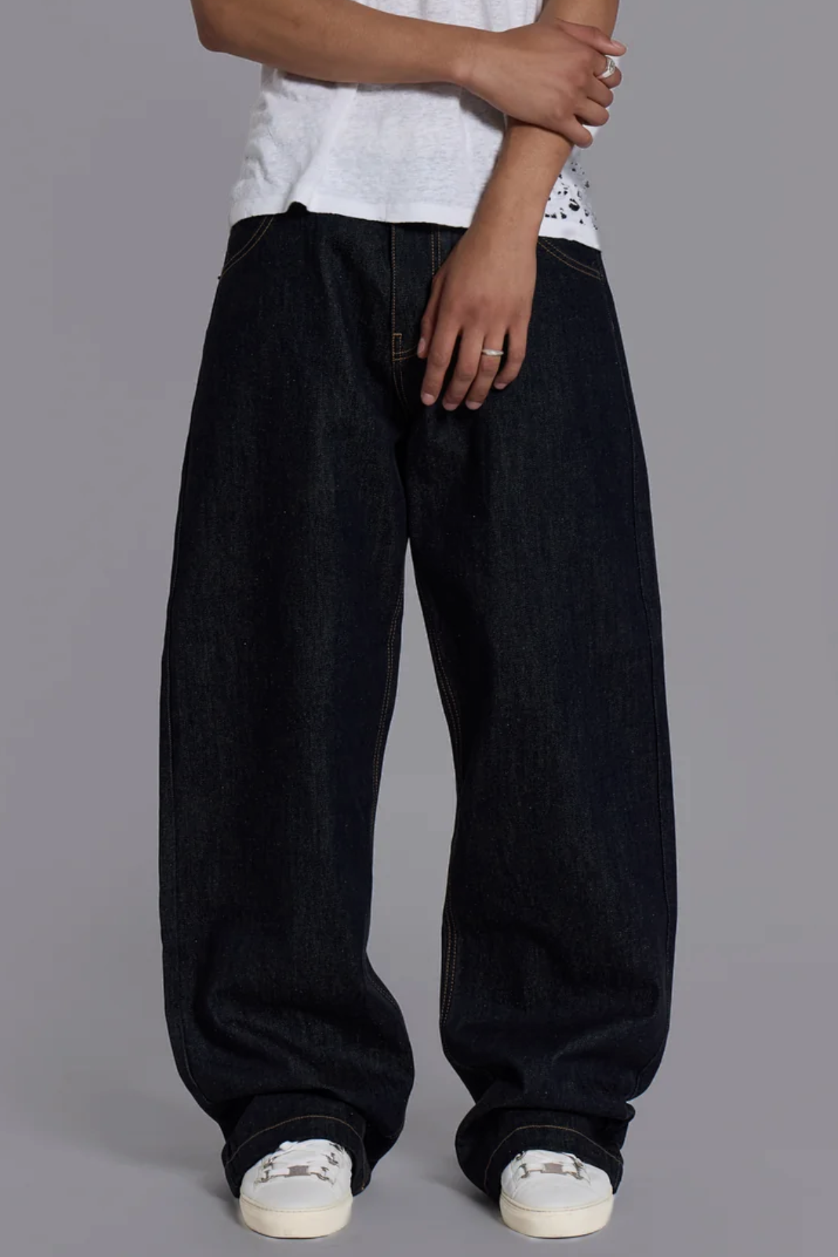 STRAIGHT CUT DENIM