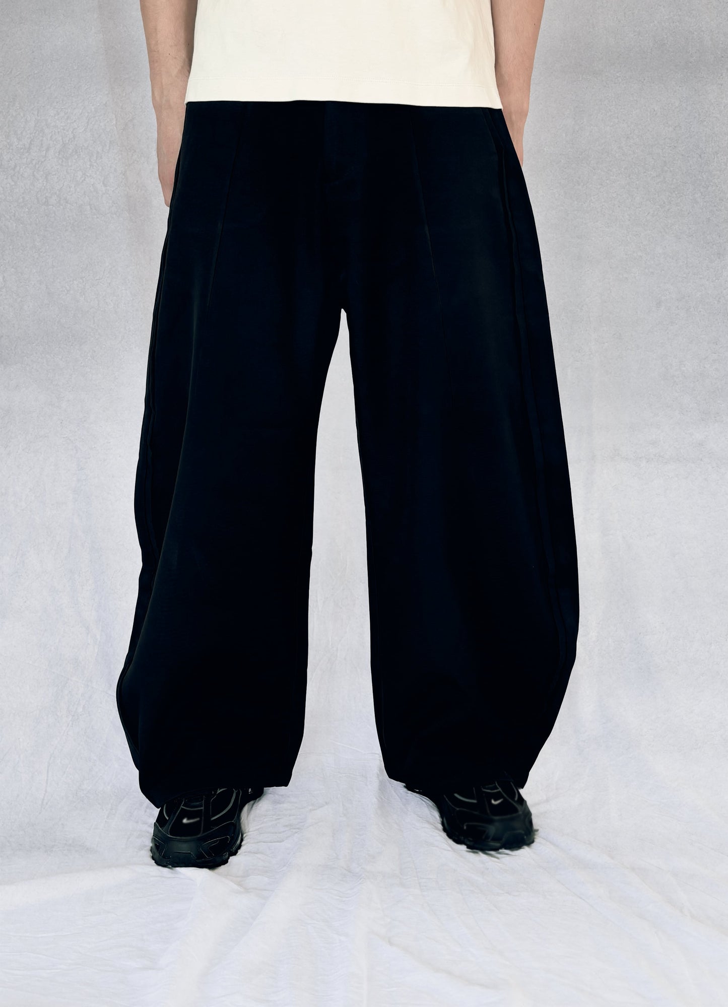 WIDE LEGGED TROUSERS